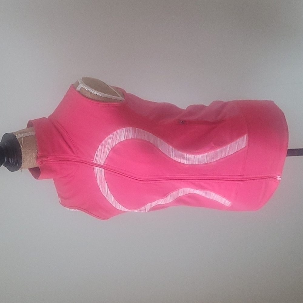 Lululemon in stride Pink Zipper Vest with reflective bird or doves on back size4